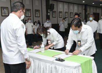 SEKJEN KEMENDES PDTT PIMPIN SERTIJAB PEJABAT TINGGI MADYA DAN PRATAMA