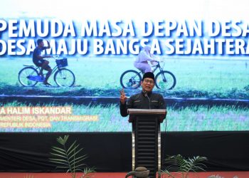 GUS MENTERI BERIKAN PENGHARGAAN DELAPAN PEMUDA PENGGERAK DESA DI KABUPATEN SIDOARJO
