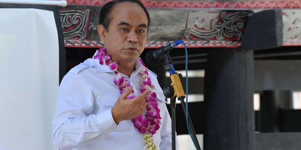 WAMEN BUDI ARIE SERUKAN PERANTAU TURUT BANGUN DESANYA