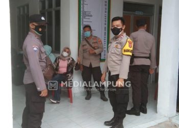 Jelang HUT Bhayangkara, TNI-POLRI di Waykanan Gelar Vaksinasi Massal di Negeri Besar