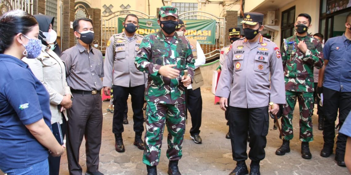 Panglima TNI Dan Kapolri Keliling Jabar, DIY, Jatim Dan Jateng Tinjau Vaksinasi Massal Dan Pos Penyekatan