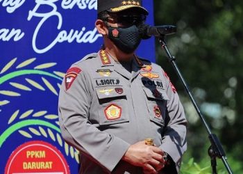 Tinjauan Serbuan Vaksinasi di Solo, Panglima TNI-Kapolri Salurkan 30 Ribu Paket Sembako