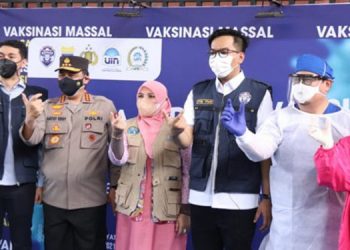 Mabes Polri dan PB PMII  , Laksanakan Vaksinasi Massal di UIN