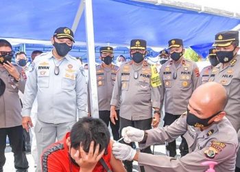 Kakorlantas Cek Vaksinasi untuk Sopir Angkot dan Tinjau Penerapan PPKM Level 4 di Papua