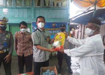 Polda Sumsel Salurkan 1 Ton beras Bagi Warga Palembang