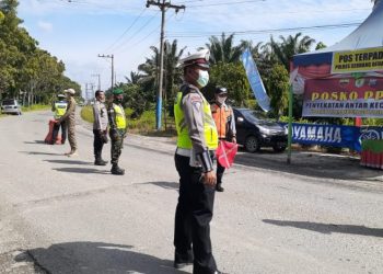 Polres Sergai Gelar 2 Pos Penyekatan PPKM, 48 Kendaraan Diperiksa 8 Orang Diberikan Sanksi Push Up