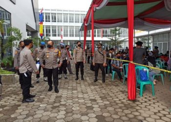 Sinergi TNI/Polri Geber Vaksinasi Massal