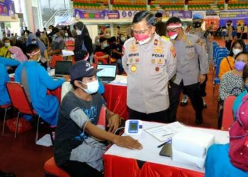 Wujudkan Herd Immunity, Wakapolda Kaltim Tinjau Gerai Vaksin Presisi di Gedung BSCC Dome