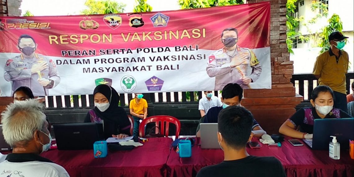 Polsek Densel Kembali Membuka Gerai Vaksinasi Merdeka di Sesetan