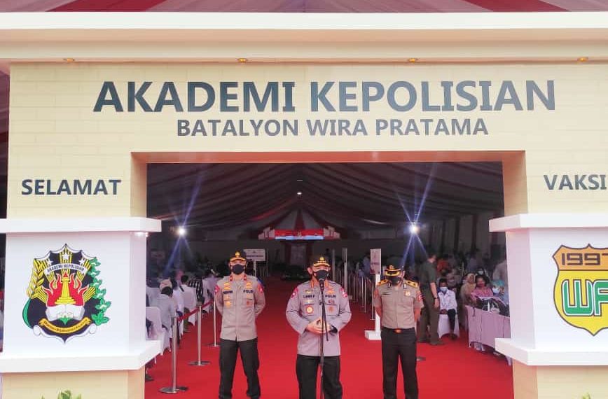 Tinjau Vaksinasi Akpol 97, Kapolri: Pertumbuhan Ekonomi Diiringi Strategi Pengendalian Covid-19