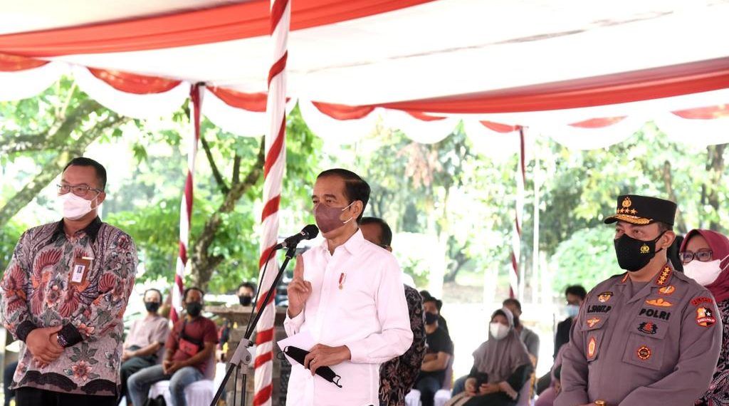 Presiden Joko Widodo Meninjau Kegiatan Serbuan Vaksinasi Merdeka Kerjasama Polri dan IPB University