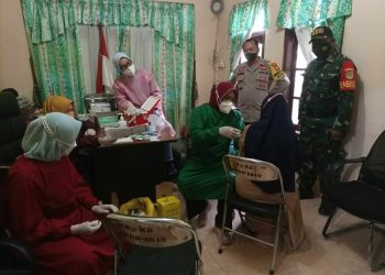 Warga Antusias Ikuti Gerai Vaksin 63 TNI/POLRI  