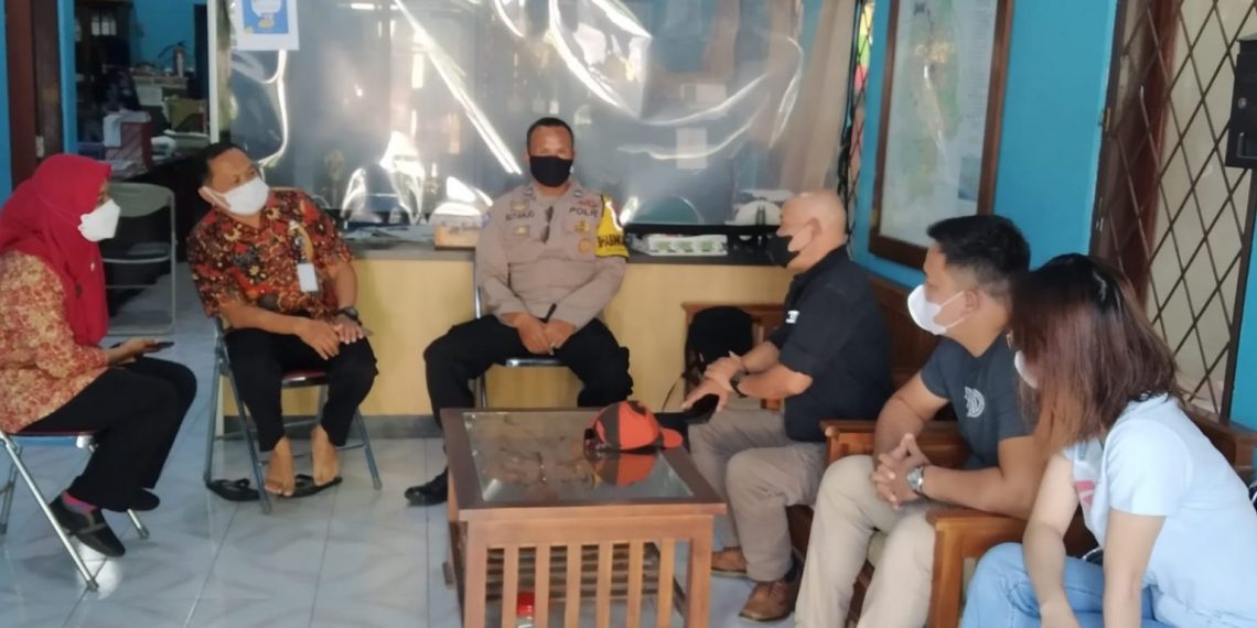 Warga Dan Pengurus Paguyuban Dihimbau Bhabinkamtibmas Tingkir Lor Agar Disiplin Prokes