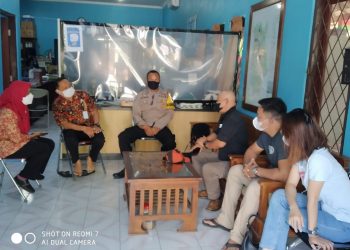 Warga Dan Pengurus Paguyuban Dihimbau Bhabinkamtibmas Tingkir Lor Agar Disiplin Prokes
