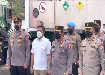 Bantu Tangani Covid-19, Kapolri Lepas Bantuan 10 Unit Isotank
