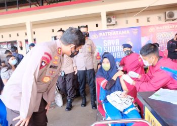 Kapolda Sulsel Tinjau Vaksinasi Massal dan Bakti Sosial Alumni Akpol Angkatan 1995