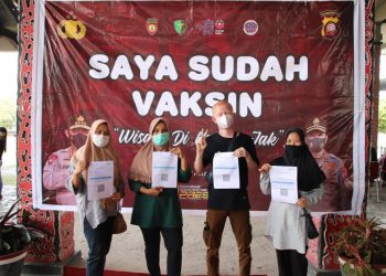 Serbuan Vaksinasi Kepada Pelaku Usaha Pariwisata Provinsi Kalbar