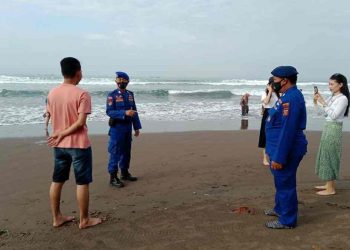 Polisi Awasi Penerapan Prokes di Objek Wisata Pantai Pangandaran