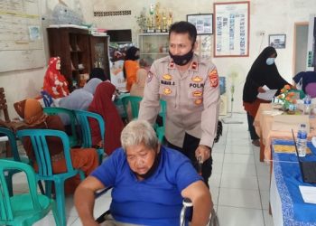 Kasus Penularan Menurun. Polisi Gelar Vaksinasi Covid-19 untuk lanjut Usia dan Umum Dimasa PPKM