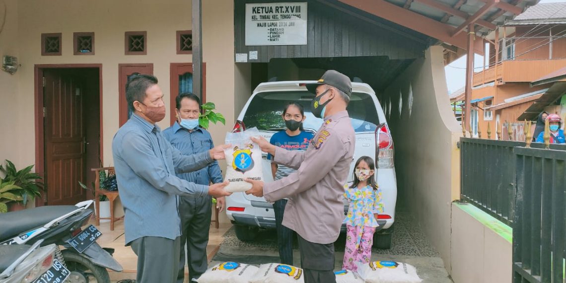 Bantuan Sosial Kepada Masyarakat Terdampak Covid-19 di Wilayah Polres Kukar