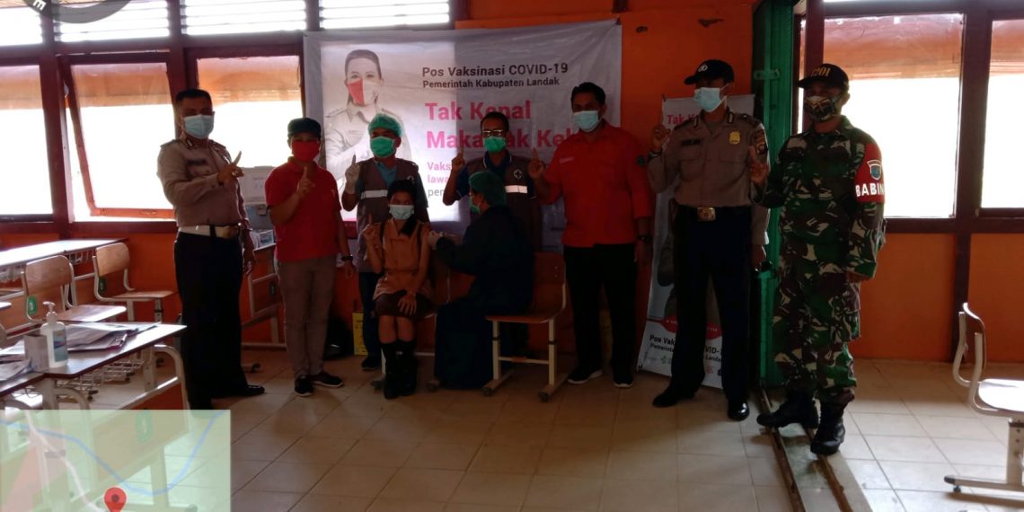 Personil TNI dan Polri Melaksanakan Pengamanan Vaksinasi Covid-19