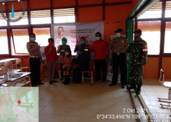 Personil TNI dan Polri Melaksanakan Pengamanan Vaksinasi Covid-19