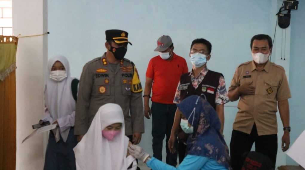 Target 16000 Vaksinasi Perhari, Polri Pantau Pelaksanaan Gerai Vaksinasi Merdeka Dimasa PPKM