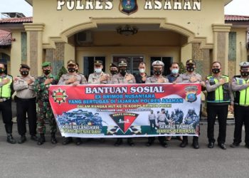 HUT Korps Brimob ke -76, Masyarakat dan Personil Polri Mendapat Bantuan Sembako dari Polres Asahan