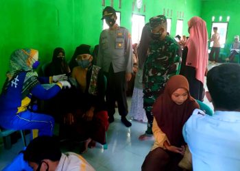 Sinergitas TNI-POLRI Di Singajaya Garut Pada Gerai Vaksin TNI-Polri