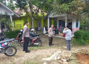 Kapolsek Cibadak Polres Lebak Sambangi Masyarakat Ajak Jaga Kondusifitas